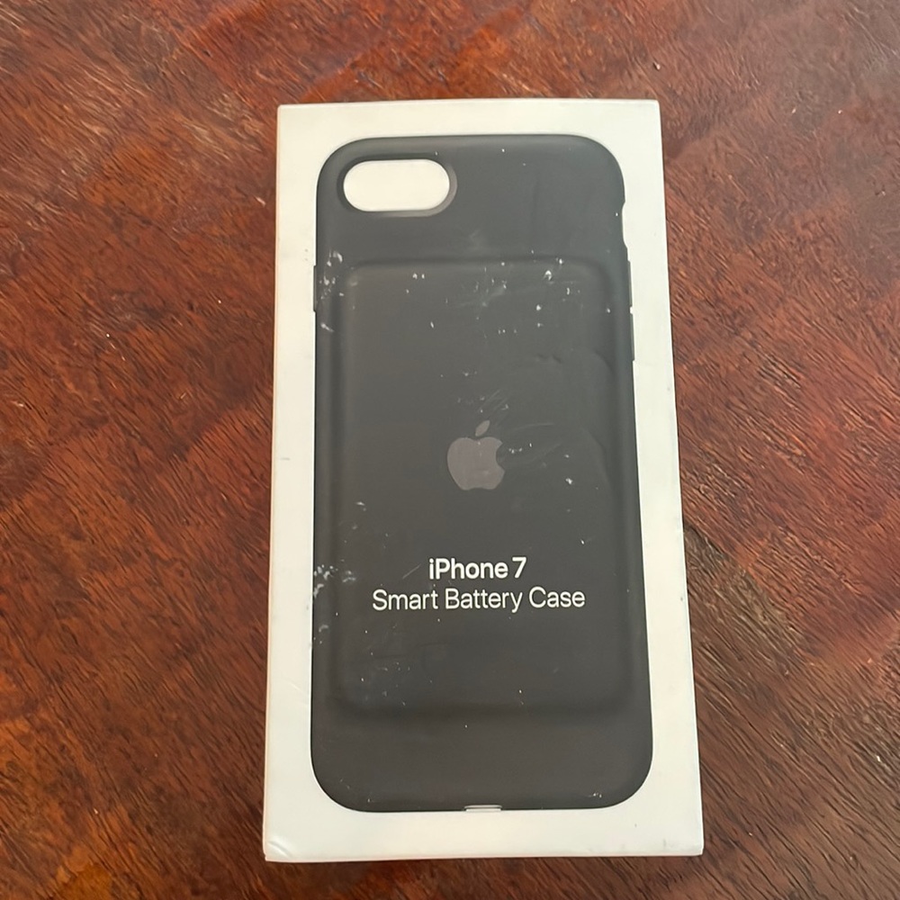 Apple iPhone 7 smart battery case.